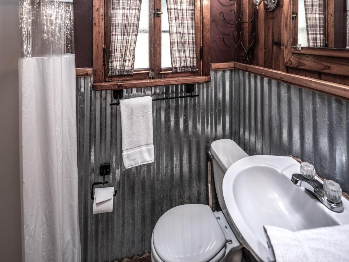 Destiny Cabin, 2 Bedrooms, Fireplace, Midtown, Sleeps 7 รุยโดโซ ภายนอก รูปภาพ